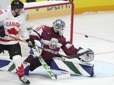 Weegar a trois points, le Canada bat la Lettonie 6-0 lors du match d'ouverture du championnat du monde