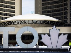 Lignes de bataille dans la course à la mairie de Toronto tracées lors du premier grand débat de la campagne: experts