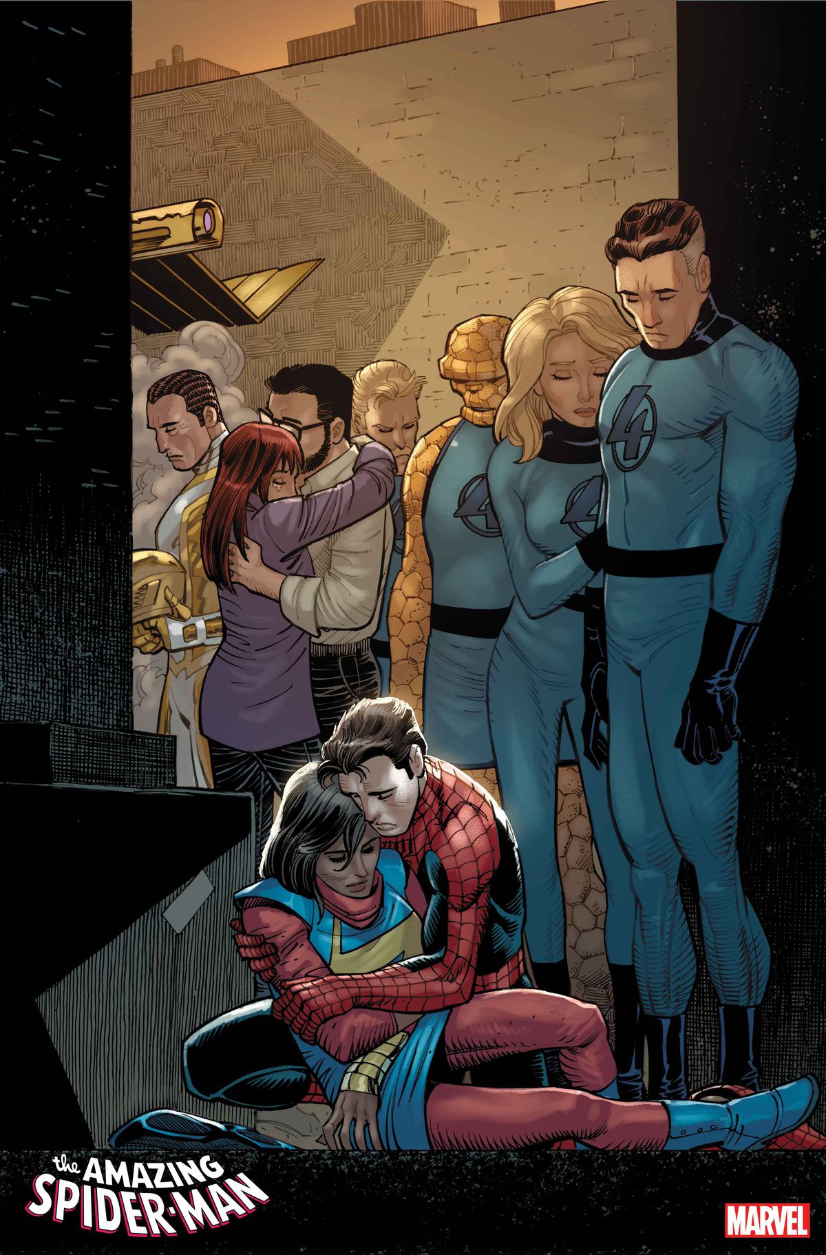 Spider-Man berce le corps de Mme Marvel dans une ruelle alors que (LtR) Norman Osborn, Mary Jane et les Fantastic Four regardent tristement dans Amazing Spider-Man # 26 (2023). 