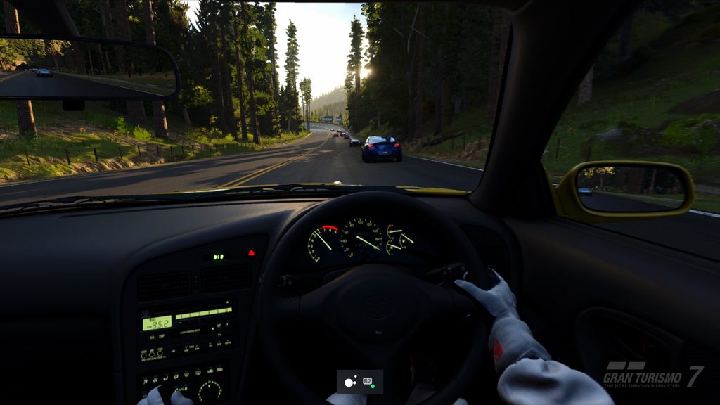 Capture d'écran PS5 de Gran Turismo 7 montrant le mode bascule activé pour le bouton 