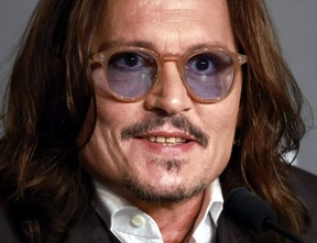 Johnny Depp assiste à la conférence de presse 