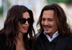 L'actrice et réalisatrice française Maiwenn et l'acteur américain Johnny Depp posent lors d'un photocall pour le film 