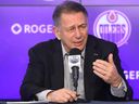 Le directeur général Ken Holland s'adresse aux médias à la fin de la saison 2021-22 de la LNH des Oilers d'Edmonton à Edmonton le 8 juin 2022. 