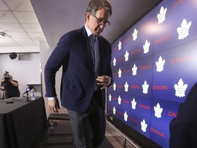Le président des Maple Leafs, Brendan Shanahan, quitte le podium après avoir annoncé que Kyle Dubas ne sera pas de retour avec l'organisation en tant que directeur général à Toronto le vendredi 19 mai 2023. JACK BOLAND/TORONTO SUN