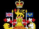 La partie supérieure des armoiries royales du Canada telles qu'elles apparaissent actuellement, avec une représentation de la couronne de Saint-Édouard, portée par la reine Elizabeth II.