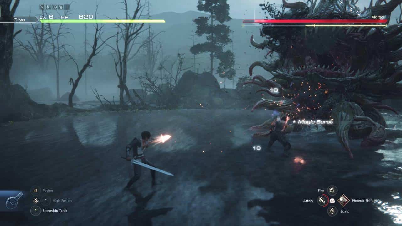 Aperçu du gameplay de Final Fantasy 16 : Clive adolescent combattant un Morbol dans un marais gris et sombre.
