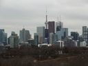 Les propriétaires de Toronto verront une hausse de 7 % de leur facture de taxes municipales – une hausse de 5,5 % de la taxe foncière et une taxe sur les bâtiments municipaux de 1,5 % – dans le cadre du budget de fonctionnement proposé de cette année.