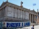 Les investisseurs hésitent à dépenser des capitaux en Grèce en raison d'une série de problèmes économiques.