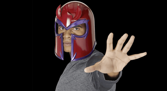Marvel lance un casque Magneto grandeur nature pour le nouveau spectacle X-Men sur Disney +