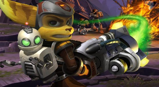 Ratchet & Clank shooting green energy beam at foes
