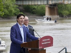 Trudeau promet de mettre à jour la loi sur l'utilisation et le développement de l'eau au Canada