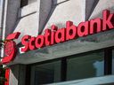 La Banque Scotia a raté les attentes au deuxième trimestre, mais a augmenté son dividende.