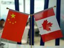Le premier ministre Justin Trudeau a été averti que la Chine s'ingérait dans le processus démocratique du Canada, en finançant des candidats et en envoyant des agents travailler pour les députés.