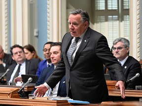 Le premier ministre du Québec, François Legault, répond à l'opposition au sujet du troisième lien à l'Assemblée législative de Québec.