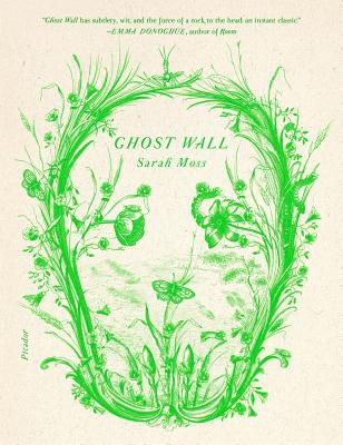 Image de couverture pour Ghost Wall de Sarah Moss, qui présente des vignes et des plantes en forme de visage humain.
