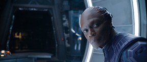 Chukwudi Iwuji en tant que High Evolutionary dans Marvel Studios' Guardians of the Galaxy Vol.  3.