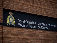 La mort d'un adolescent de l'île de Vancouver déclenche une affaire pénale en cours, demande d'informations