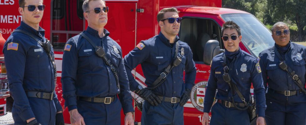 Oliver Stark, Peter Krause, Ryan Guzman, Kenneth Choi and Aisha Hinds in