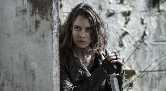 Maggie holding knife in The Walking Dead