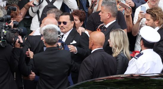 Cannes démarre avec Johnny Depp Frenzy, les cheveux bleus fous d'Helen Mirren et bien d'autres.