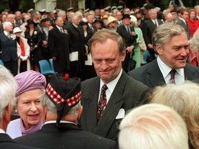 La reine Elizabeth II, Jean Chrétien et Conrad Black