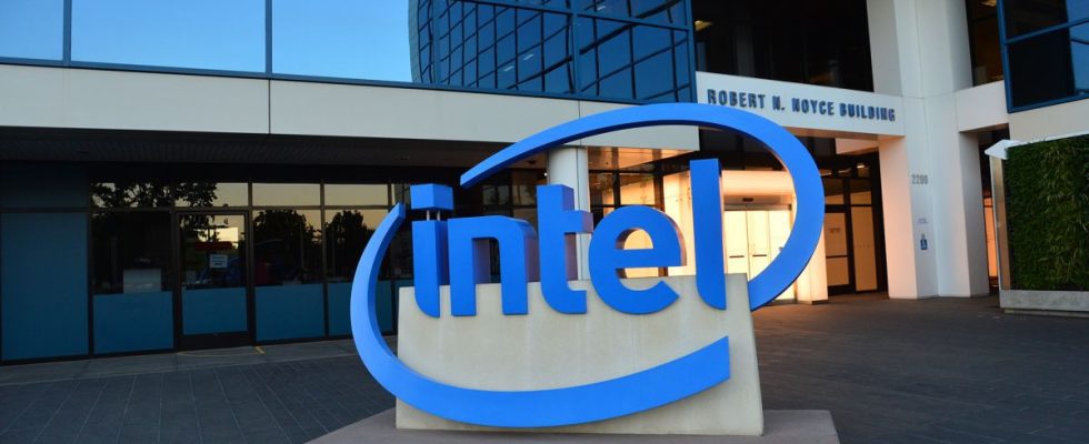 Intel Robert Noyce Building sign and entrance