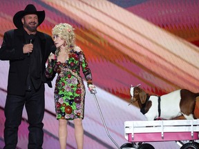 Garth Brooks et Dolly Parton accueillent les 58e Academy of Country Music (ACM) Awards à Frisco, Texas, le 11 mai 2023.
