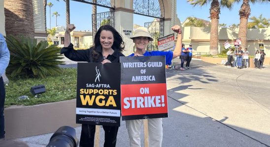 Fran Drescher, présidente de SAG-AFTRA, rejoint la ligne de piquetage de la WGA : "Cette grève est une grève pour tout le monde dans l'industrie"