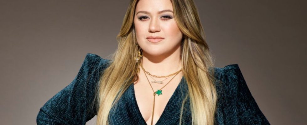 Kelly Clarkson on American Song Contest.