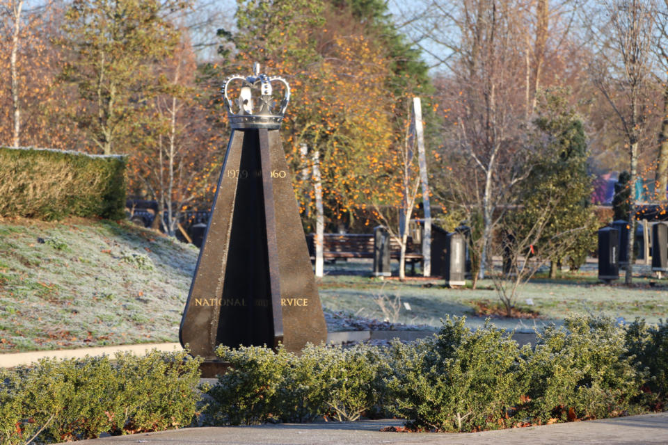 Le mémorial à ceux qui ont terminé le service national au National Memorial Arboretum (National Memorial Arboretum / PA)
