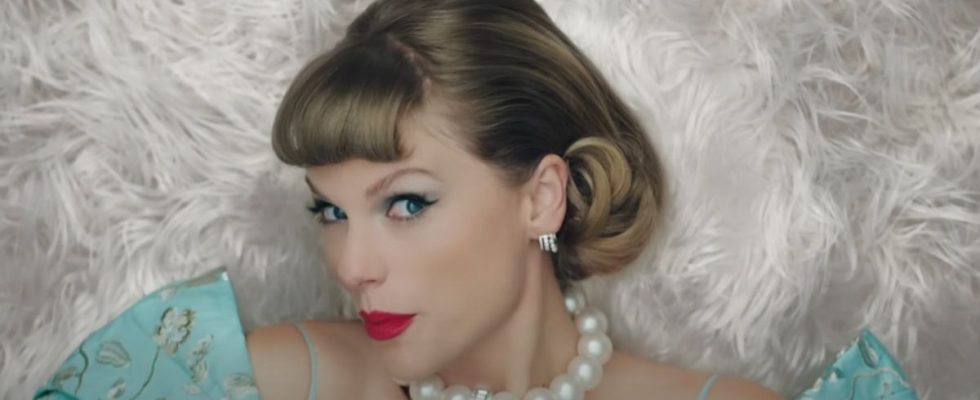 Taylor Swift in Tiffany blue in the Karma music video.