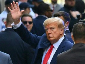 L'ancien président américain Donald Trump arrive avant sa mise en accusation devant le tribunal pénal de Manhattan à New York, le mardi 4 avril 2023.