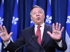 Le premier ministre du Québec, François Legault, répond aux questions des journalistes lors d'une conférence de presse avant la période des questions à l'Assemblée législative de Québec, le 9 mai 2023.