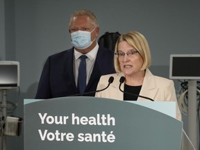 La ministre de la Santé de l'Ontario, Sylvia Jones, fait une annonce sur les soins de santé avec le premier ministre Doug Ford de la province à Toronto, le lundi 16 janvier 2023.