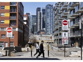 Condos dans le quartier Griffintown de Montréal, Québec, Canada, le samedi 8 avril 2023. L'indice de confiance canadien Bloomberg Nanos, qui est basé sur l'appel de 250 Canadiens pour leur avis sur les finances personnelles, la sécurité d'emploi et leurs perspectives pour l'économie et les prix de l'immobilier, a peu changé à 48,83 contre 48,77 la semaine précédente.