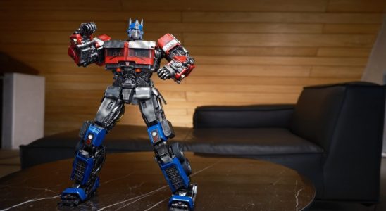 Nouvelles réponses à collectionner Optimus Prime aux commandes vocales