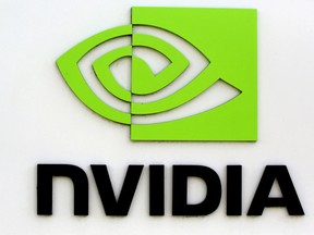Le logo de la société technologique Nvidia est visible à son siège