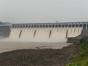 DOSSIER : L'eau jaillit du barrage de Sardar Sarovar Narmada dans la colonie de Kevadia du district de Narmada, à environ 200 km d'Ahmedabad, le 17 septembre 2019. 