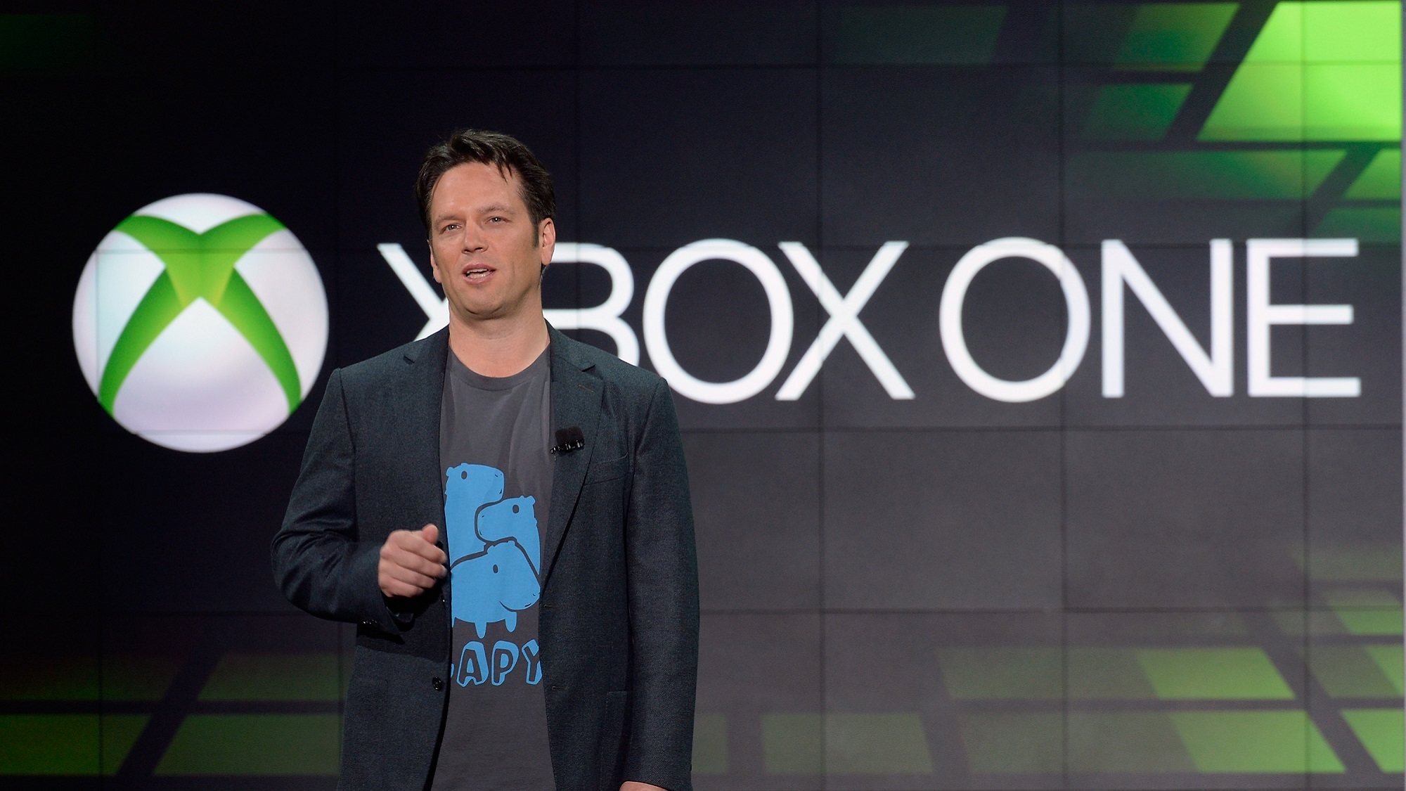Phil Spencer, vice-président de Microsoft Game Studios chez Microsoft Corp. prend la parole lors de la conférence de presse Microsoft Xbox à l'Electronic Entertainment Expo au Galen Center le 10 juin 2013 à Los Angeles, Californie.