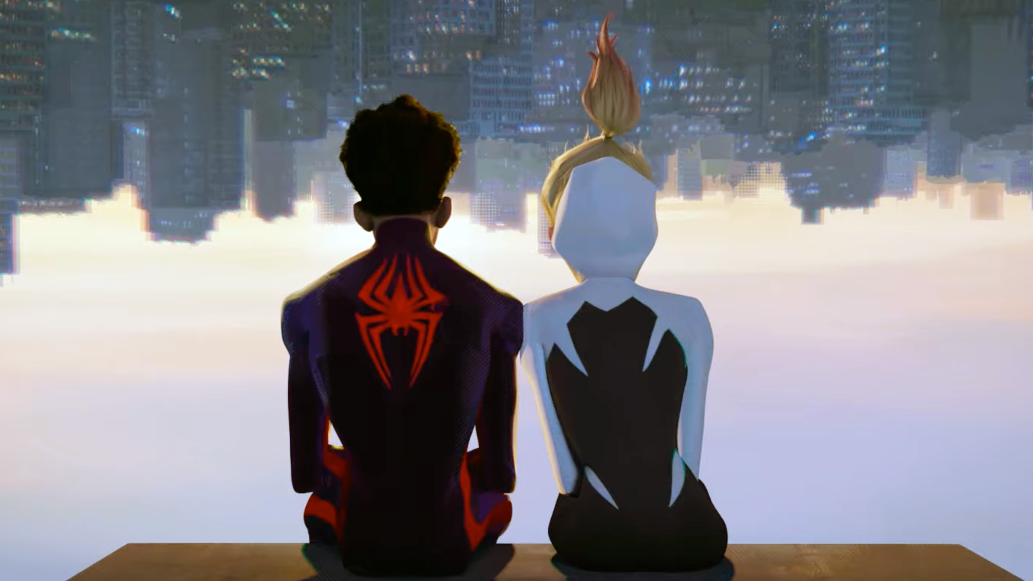 (De gauche à droite) Miles et Gwen dans Spider-Man : Across The Spider-Verse