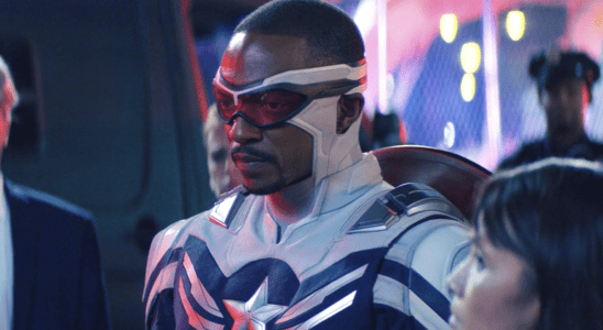 Anthony Mackie Mic laisse tomber le titre de Captain America 4 dans un doux message BTS avec Harrison Ford