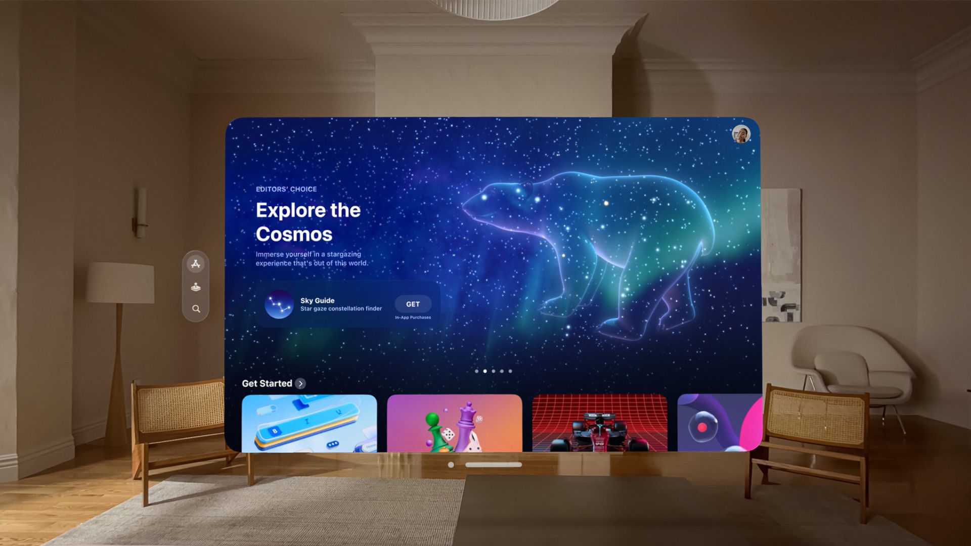 L'application Explore the cosmos d'Apple Vision Pro est affichée dans la maison de quelqu'un, image tirée des supports marketing d'Apple