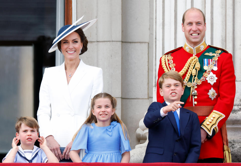 Le prince et la princesse de Galles et leurs enfants sur le balcon du palais de Buckingham