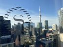 La vue depuis le salon exclusif du 43e étage de l'hôtel Sheraton Centre Toronto. 