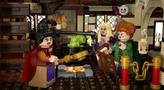 LEGO se déchaîne avec le nouvel ensemble de jeu Hocus Pocus Sanderson Sisters Cottage