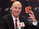Le nouvel entraîneur-chef des Flames de Calgary, Ryan Huska, s'entretient avec les médias au Scotiabank Saddledome.