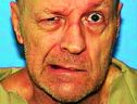 Le tueur en série Robert B. Rhoades, un camionneur de Houston qui gardait un cachot de torture dans la cabine de sa plate-forme long-courrier, a accepté deux peines de prison à vie.