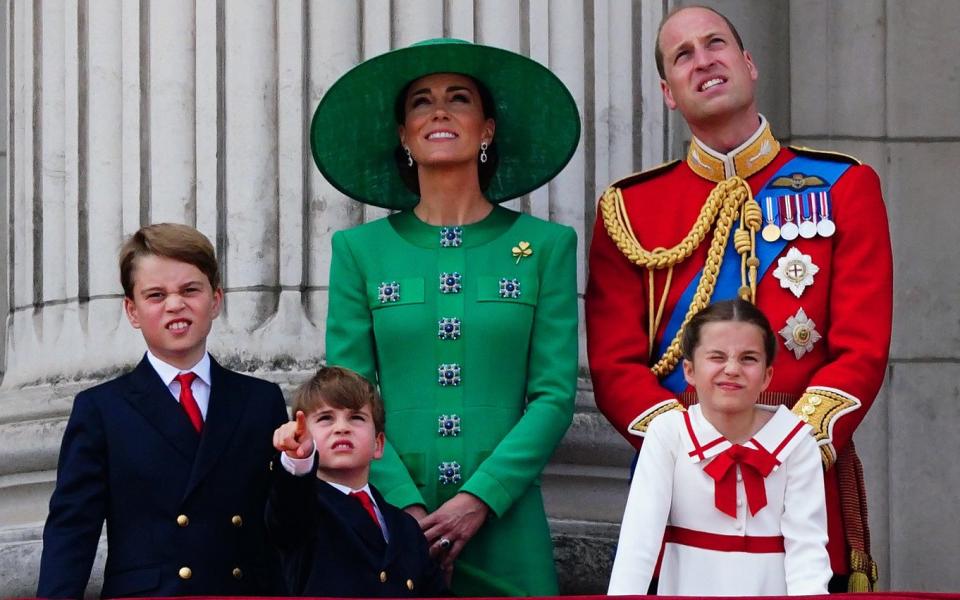 La famille Wales sur le balcon du palais de Buckingham