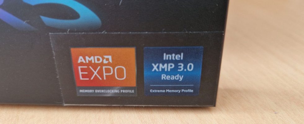 XMP and AMD Expo sticker on a DDR5 RAM box