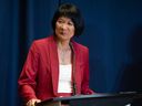 La candidate à la mairie de Toronto, Olivia Chow, participe à un débat à Scarborough, en Ontario. 